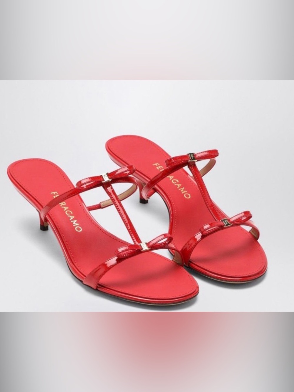FERRAGAMO
Women's Abili 40 Mini Bow Sandals. Red . Size 6C